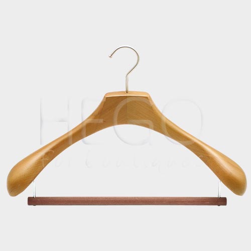 Percha de madera para chaquetas y trajes